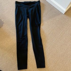 Gap fit black workout leggings - size M